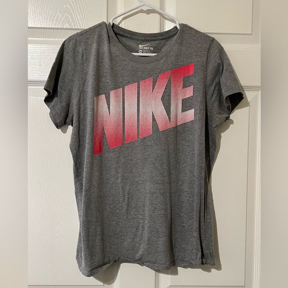 Women’s XXL Nike tee